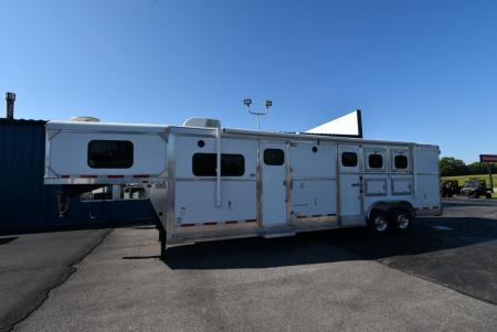 Used 2003 Jamco Series 2000 Horse Trailer