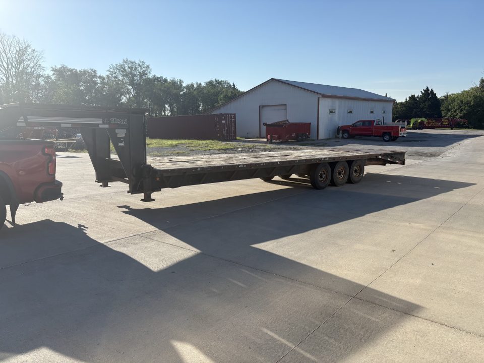 Used 2010 Titan Trailer 32' Flatbed Deckover Trailer