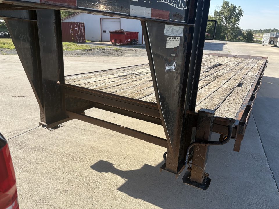 Used 2010 Titan Trailer 32' Flatbed Deckover Trailer