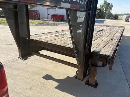 Used 2010 Titan Trailer 32' Flatbed Deckover Trailer