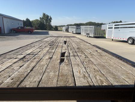 Used 2010 Titan Trailer 32' Flatbed Deckover Trailer