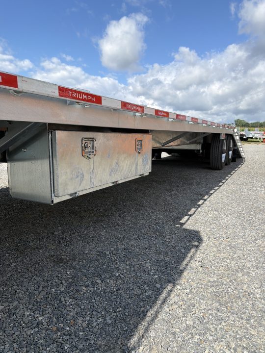 New 2027 Triumph Trailers GDTGN-TA102X32-12K Gooseneck Bodies