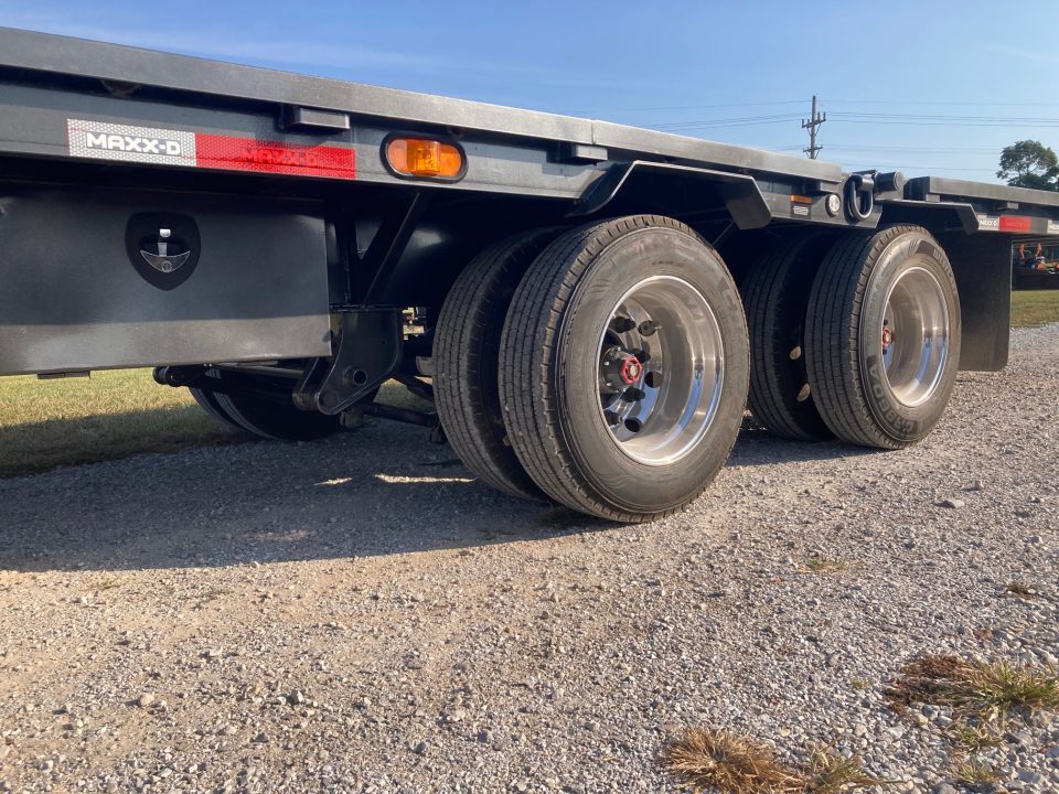 New 2027 MAXX-D 102x36 TANDEM 25.9K GN HYDROTAIL W/ STEEL RUNNERS, HYDROJACKS, DISC BRAKES & WIRELESS REMOTE Flatbed Trailer