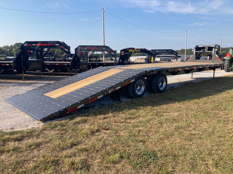 New 2027 MAXX-D 102x36 TANDEM 25.9K GN HYDROTAIL W/ STEEL RUNNERS, HYDROJACKS, DISC BRAKES & WIRELESS REMOTE Flatbed Trailer