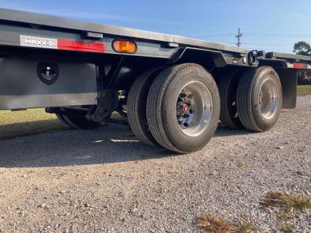 New 2027 MAXX-D 102x36 TANDEM 25.9K GN HYDROTAIL W/ STEEL RUNNERS, HYDROJACKS, DISC BRAKES & WIRELESS REMOTE Flatbed Trailer