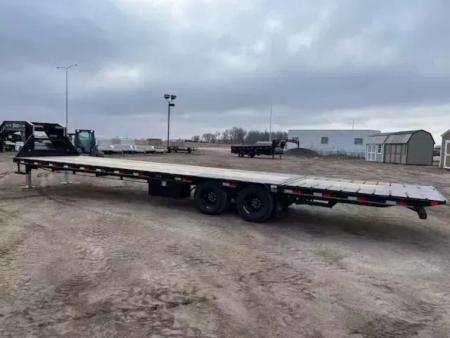 New 2027 Delco Trailers 32' Hydraulic Dove Tail Gooseneck 22,999#lb GVWR Deckover Trailer