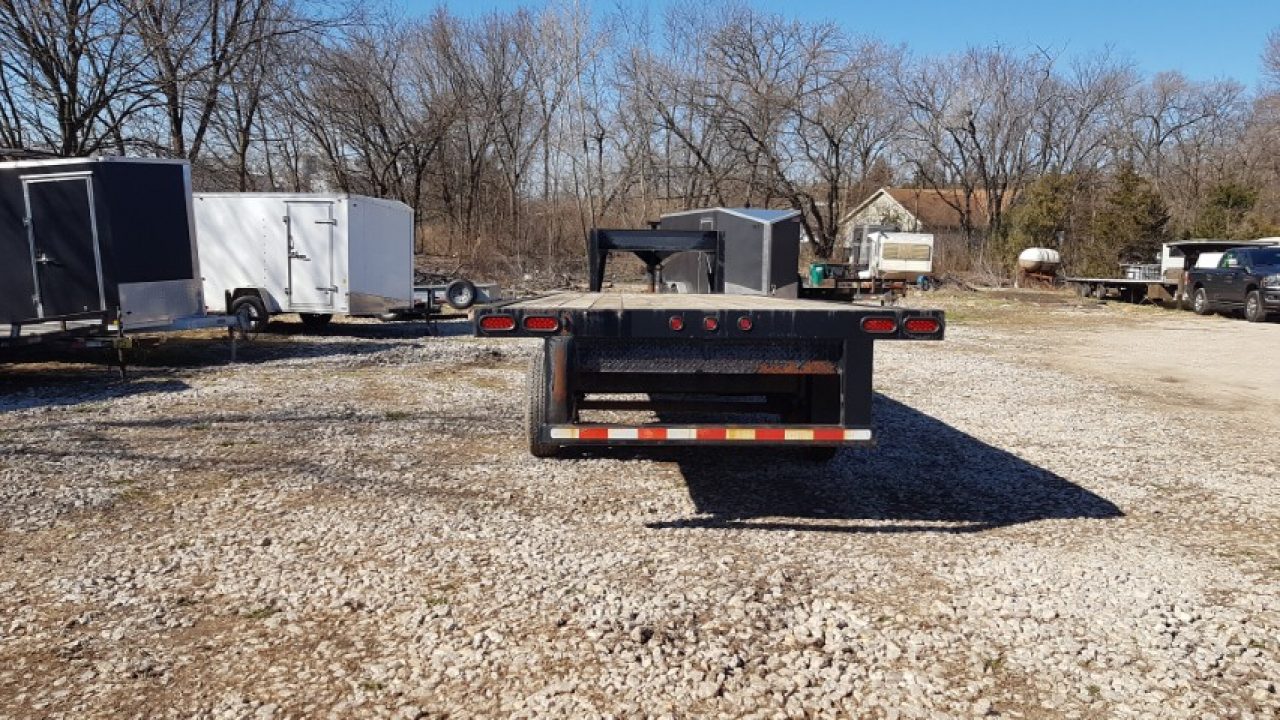 Used 2004 B&B 8.5 x 24' Gooseneck 14K Flatbed Trailer