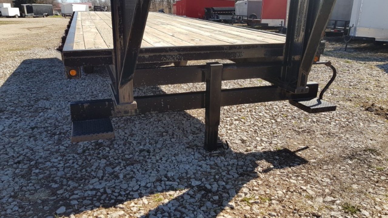 Used 2004 B&B 8.5 x 24' Gooseneck 14K Flatbed Trailer