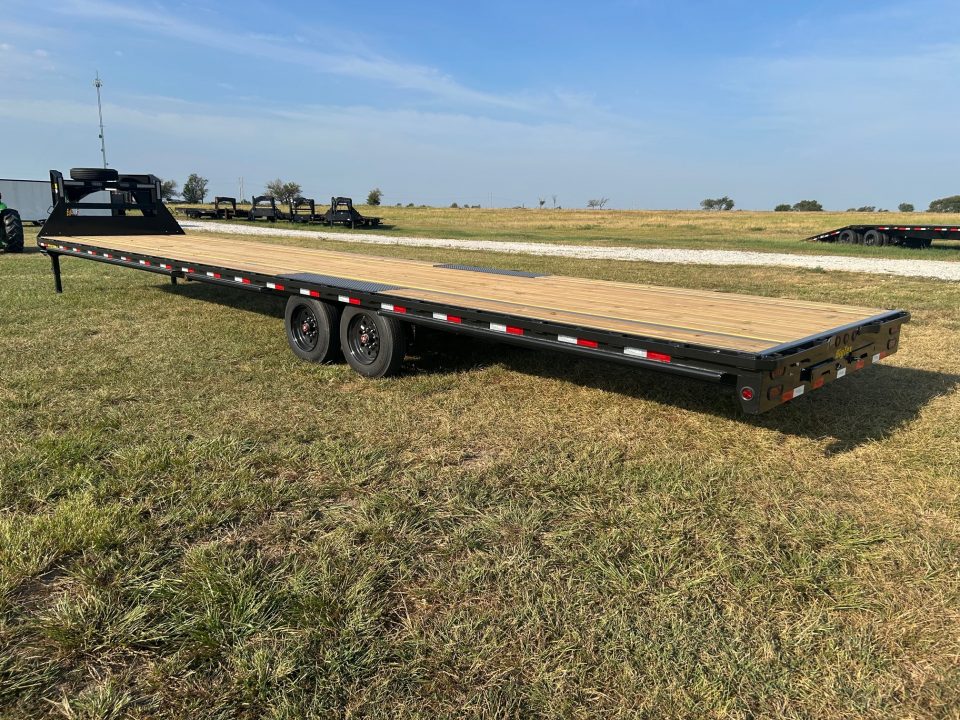 New 2027 Big Tex 102x40 Tandem 17.5K GN Straight Deck w/ Slide In Ramps