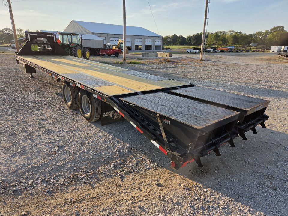 Used 2017 Load Trail 102X32 TANDEM LO-PRO GOOSENECK W/MAX RAMPS 10K AXLES & 14PLY TIRES