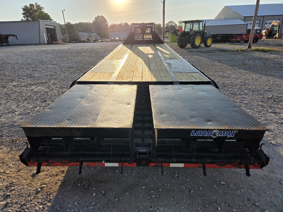 Used 2017 Load Trail 102X32 TANDEM LO-PRO GOOSENECK W/MAX RAMPS 10K AXLES & 14PLY TIRES
