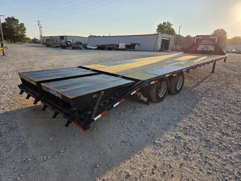 Used 2017 Load Trail 102X32 TANDEM LO-PRO GOOSENECK W/MAX RAMPS 10K AXLES & 14PLY TIRES