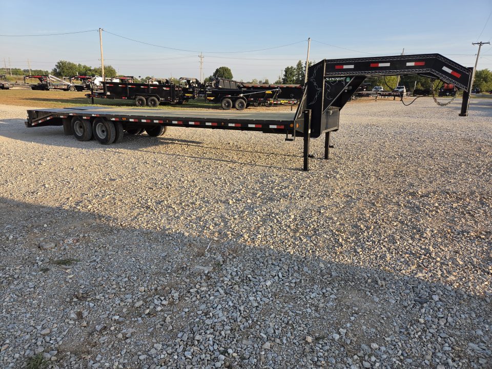 Used 2017 Load Trail 102X32 TANDEM LO-PRO GOOSENECK W/MAX RAMPS 10K AXLES & 14PLY TIRES