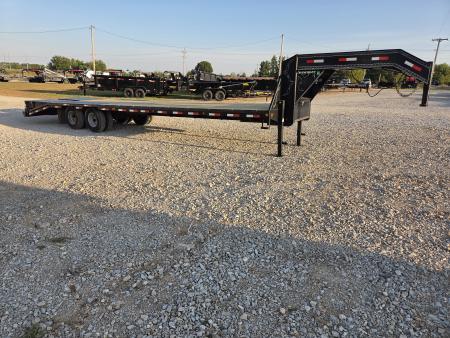 Used 2017 Load Trail 102X32 TANDEM LO-PRO GOOSENECK W/MAX RAMPS 10K AXLES & 14PLY TIRES