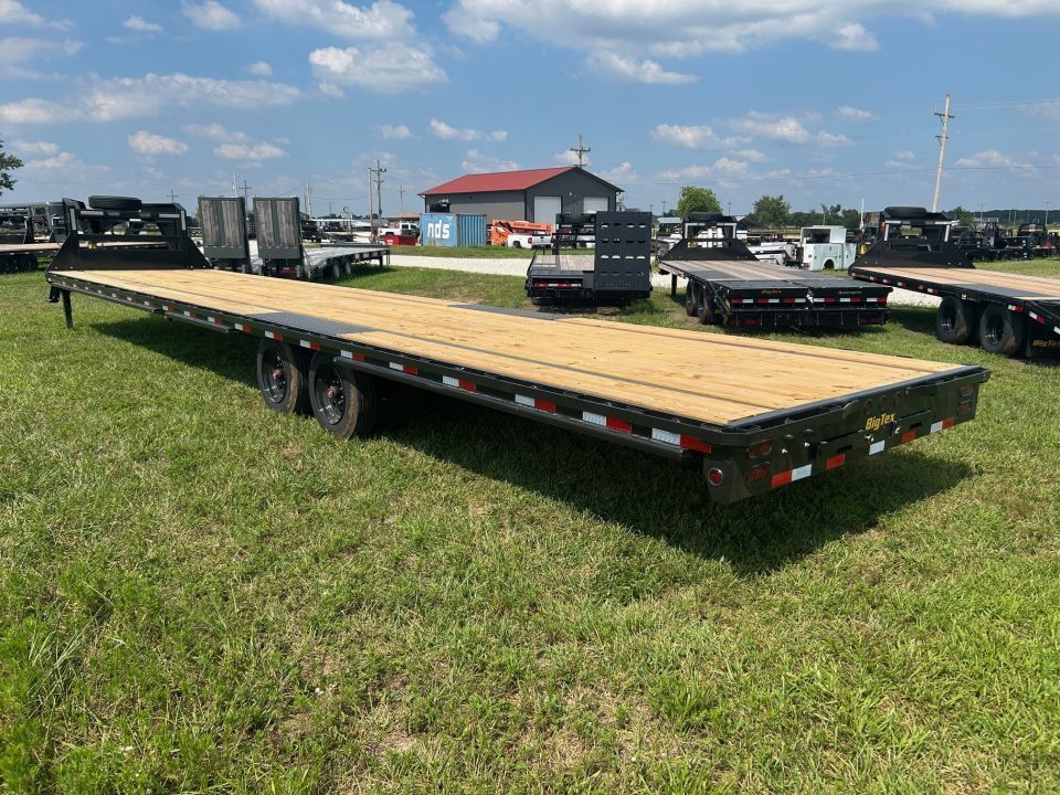 New 2027 Big Tex 102x40 Tandem 17.5K GN Straight Deck w/ Slide In Ramps