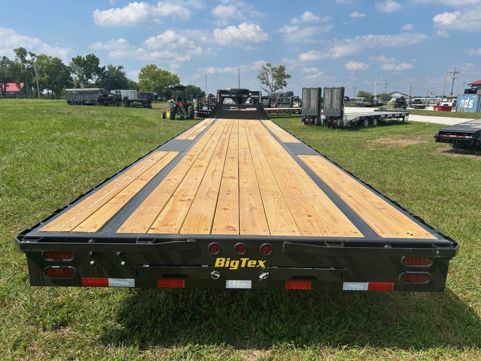 New 2027 Big Tex 102x40 Tandem 17.5K GN Straight Deck w/ Slide In Ramps