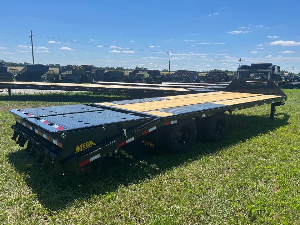 New 2027 Big Tex 102x25 Tandem 23.9K GN Flatbed w/ Mega Ramps, Load Lights, & 2-Speed Jacks