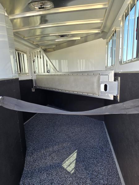 New 2026 Featherlite 9400-7248-STD 2 Horse