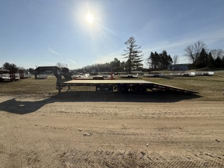 New 2026 Load Trail 102X40 HYD DOVE TAIL HYD JACKS 25900# Deckover Trailer