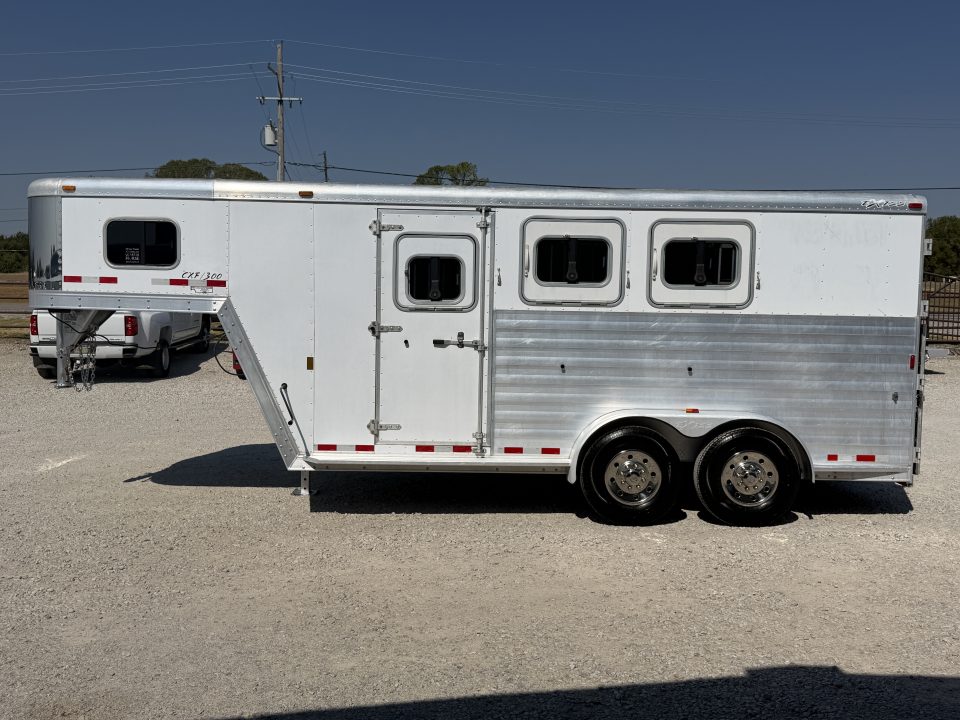 Used 2009 Exiss 3 Horse Gooseneck Horse Trailer