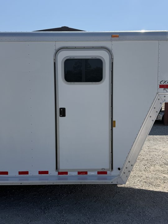 Used 2009 Exiss 3 Horse Gooseneck Horse Trailer