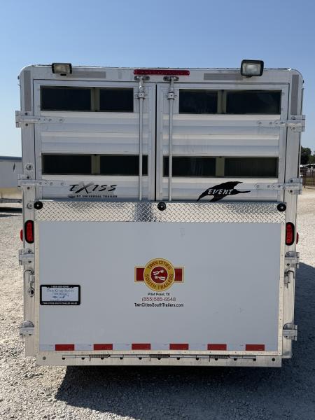 Used 2009 Exiss 3 Horse Gooseneck Horse Trailer