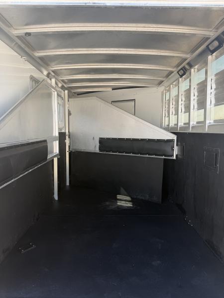 Used 2009 Exiss 3 Horse Gooseneck Horse Trailer