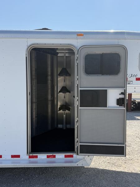 Used 2009 Exiss 3 Horse Gooseneck Horse Trailer