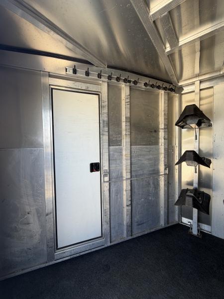Used 2009 Exiss 3 Horse Gooseneck Horse Trailer