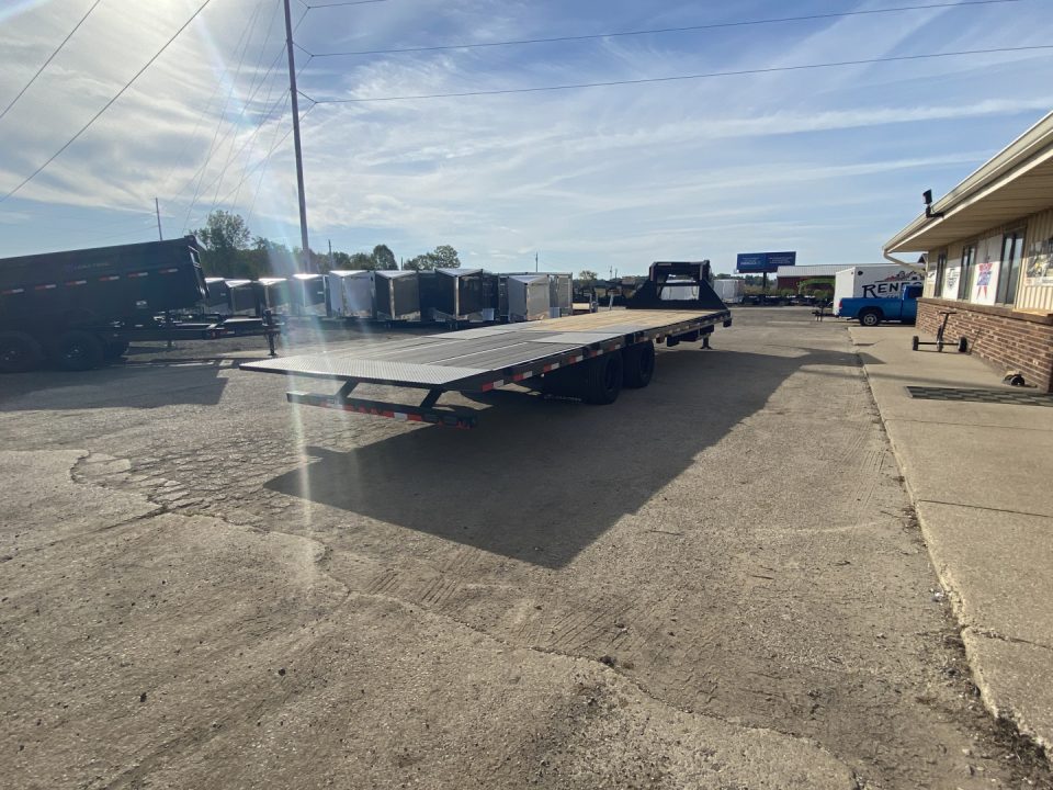 New 2026 Load Trail 102x32 Low Pro w/Hydro Jacks and 12ft Hydro Dove Tail 26K Gooseneck Bodies