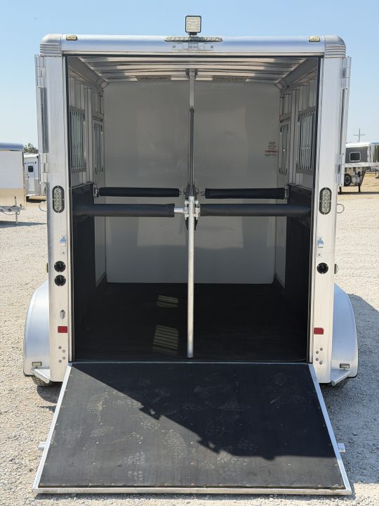 Used 2014 Sundowner 2 Horse Gooseneck Horse Trailer