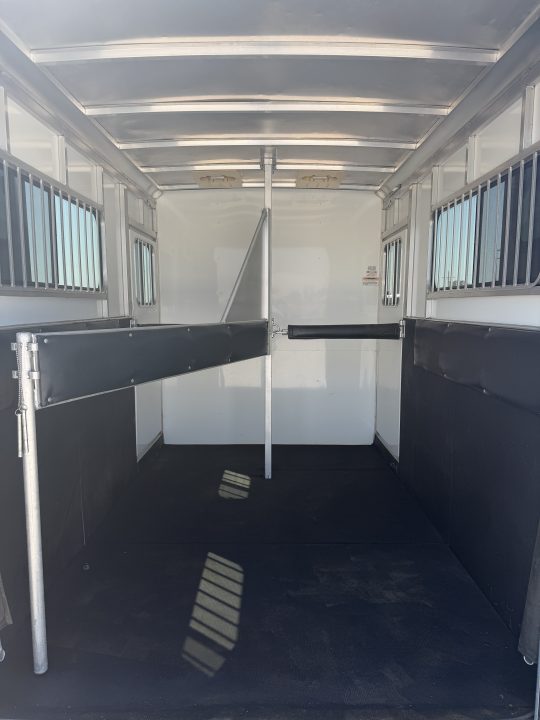 Used 2014 Sundowner 2 Horse Gooseneck Horse Trailer