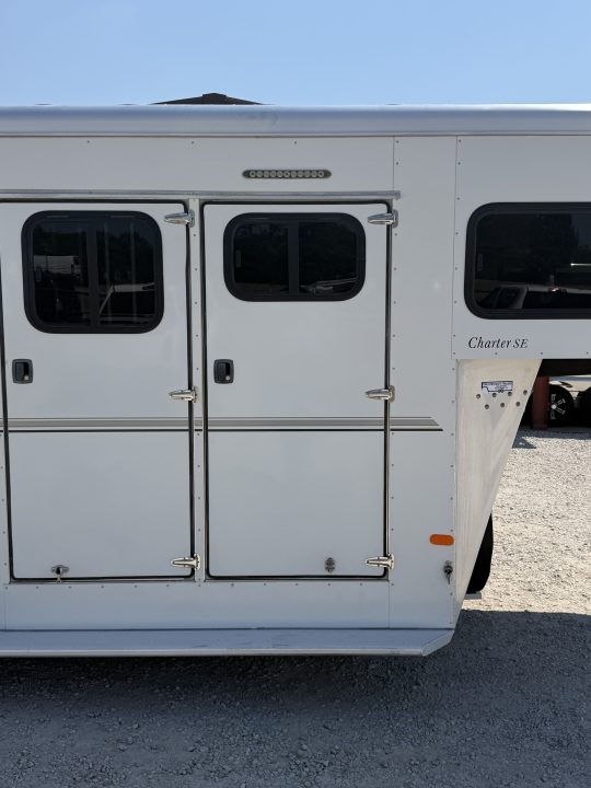 Used 2014 Sundowner 2 Horse Gooseneck Horse Trailer