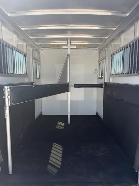 Used 2014 Sundowner 2 Horse Gooseneck Horse Trailer