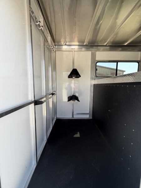 Used 2014 Sundowner 2 Horse Gooseneck Horse Trailer