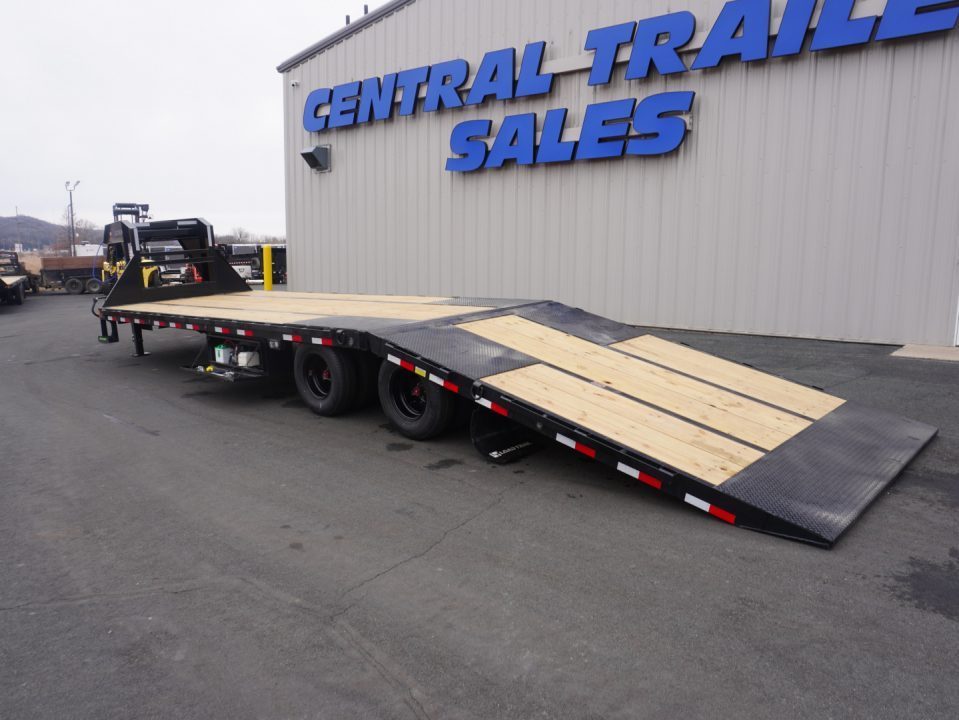 New 2027 Load Trail 102"x32' Low-Pro Gooseneck Deckover Trailer