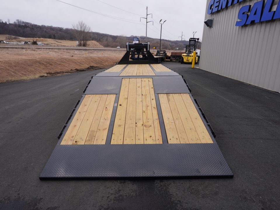 New 2027 Load Trail 102"x32' Low-Pro Gooseneck Deckover Trailer