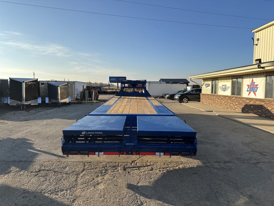 New 2026 Load Trail 102x30 Low-Pro 16k w/Max Ramps Gooseneck Bodies