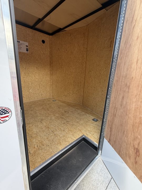 New 2026 Look Trailers 8.5X16 ST DLX Enclosed Cargo 7' Tall Ramp