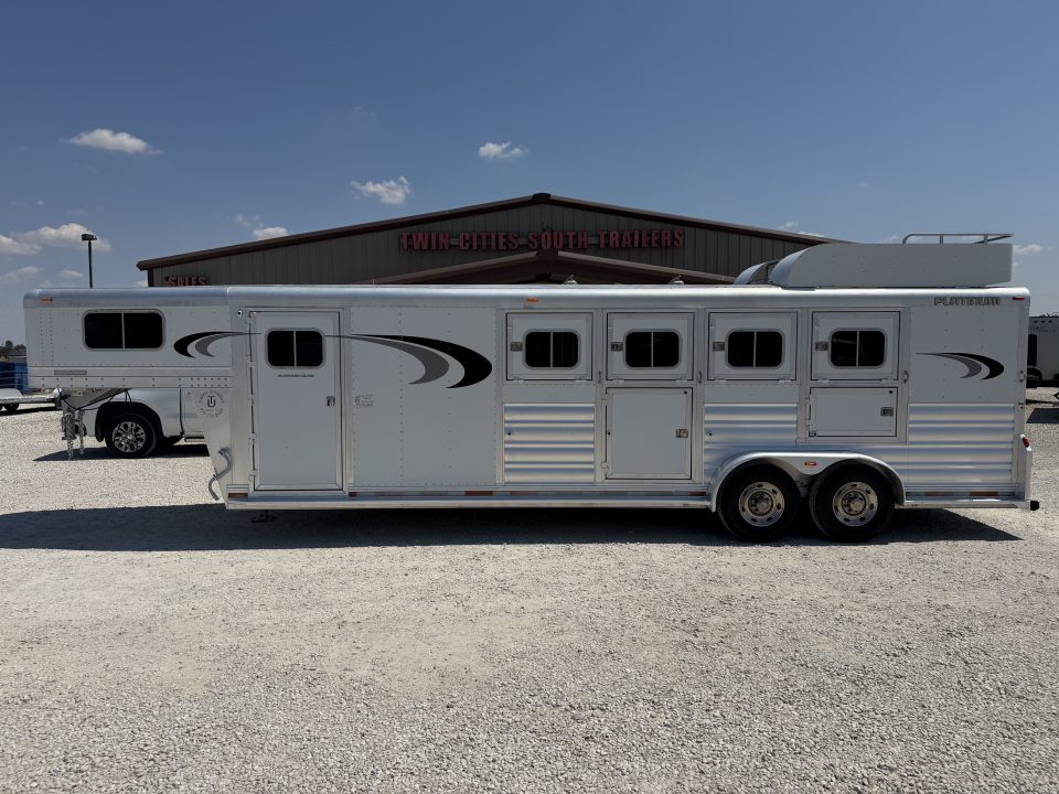 Used 2015 Platinum 4 Horse Gooseneck Horse Trailer
