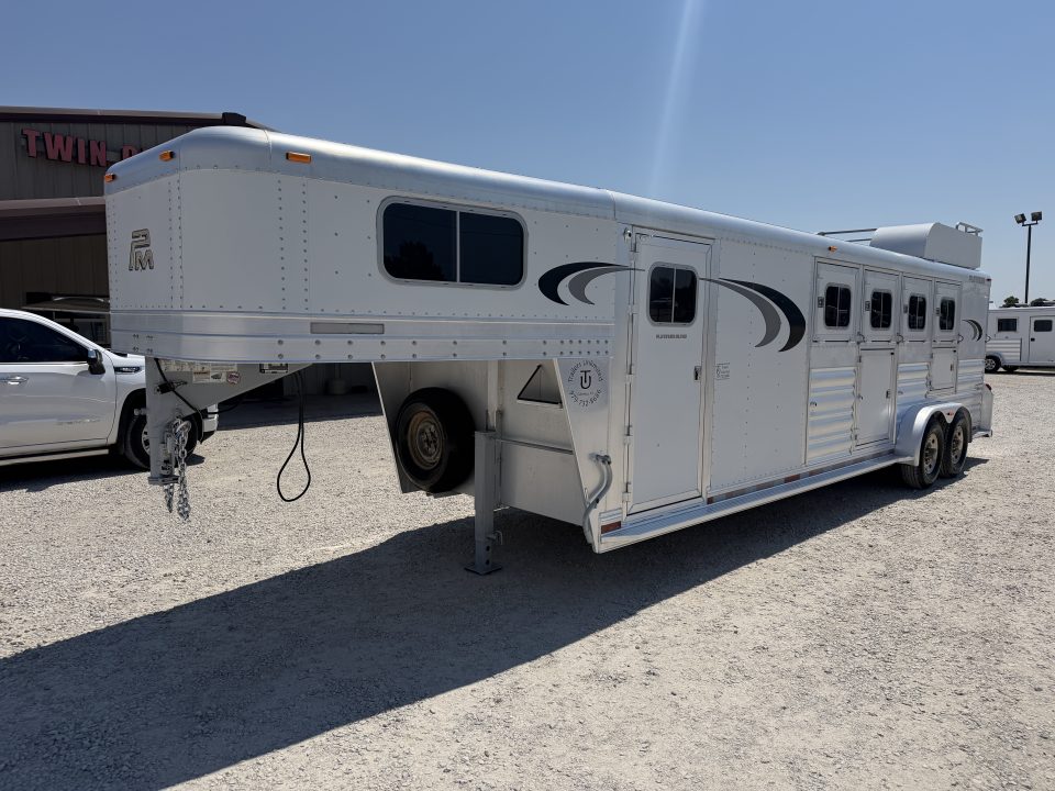 Used 2015 Platinum 4 Horse Gooseneck Horse Trailer