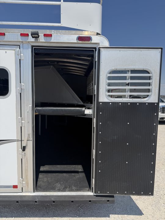 Used 2015 Platinum 4 Horse Gooseneck Horse Trailer