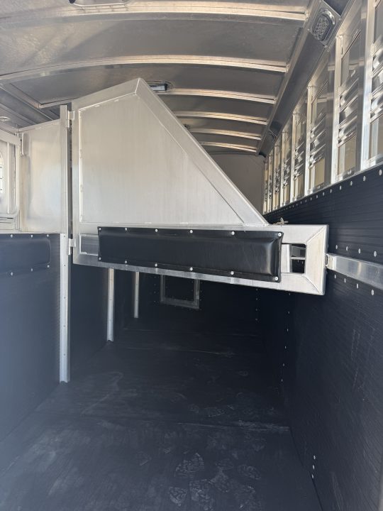 Used 2015 Platinum 4 Horse Gooseneck Horse Trailer