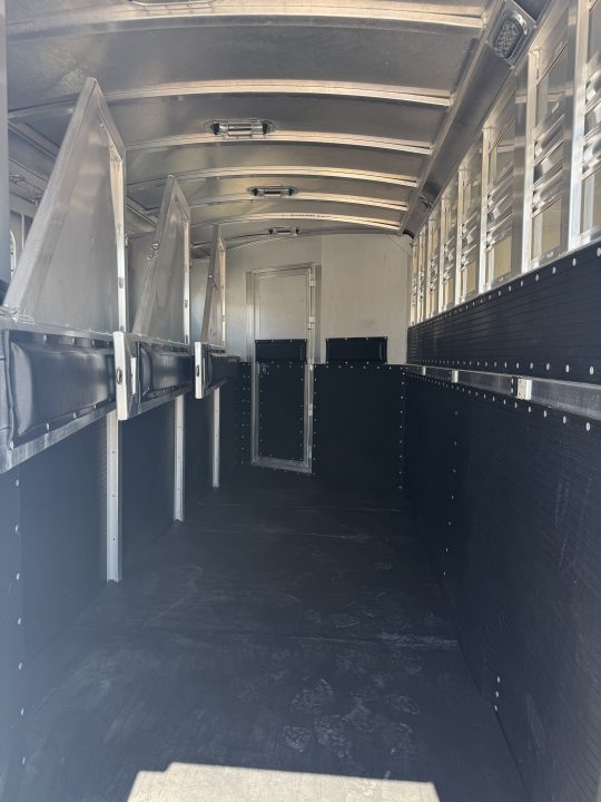 Used 2015 Platinum 4 Horse Gooseneck Horse Trailer