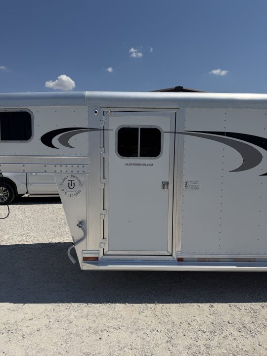 Used 2015 Platinum 4 Horse Gooseneck Horse Trailer