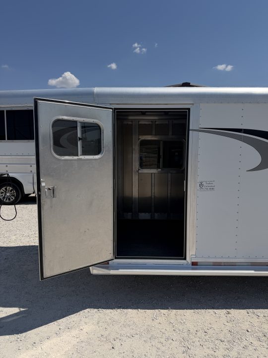Used 2015 Platinum 4 Horse Gooseneck Horse Trailer