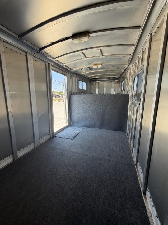 Used 2015 Platinum 4 Horse Gooseneck Horse Trailer