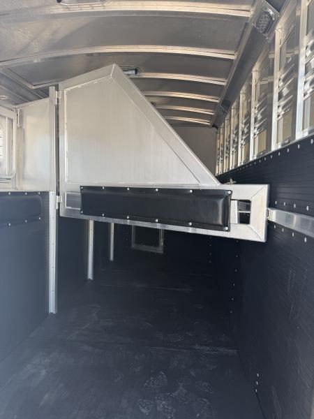 Used 2015 Platinum 4 Horse Gooseneck Horse Trailer