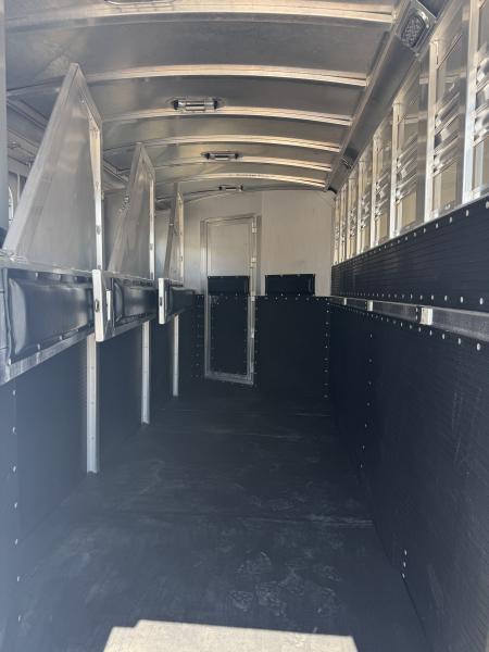 Used 2015 Platinum 4 Horse Gooseneck Horse Trailer