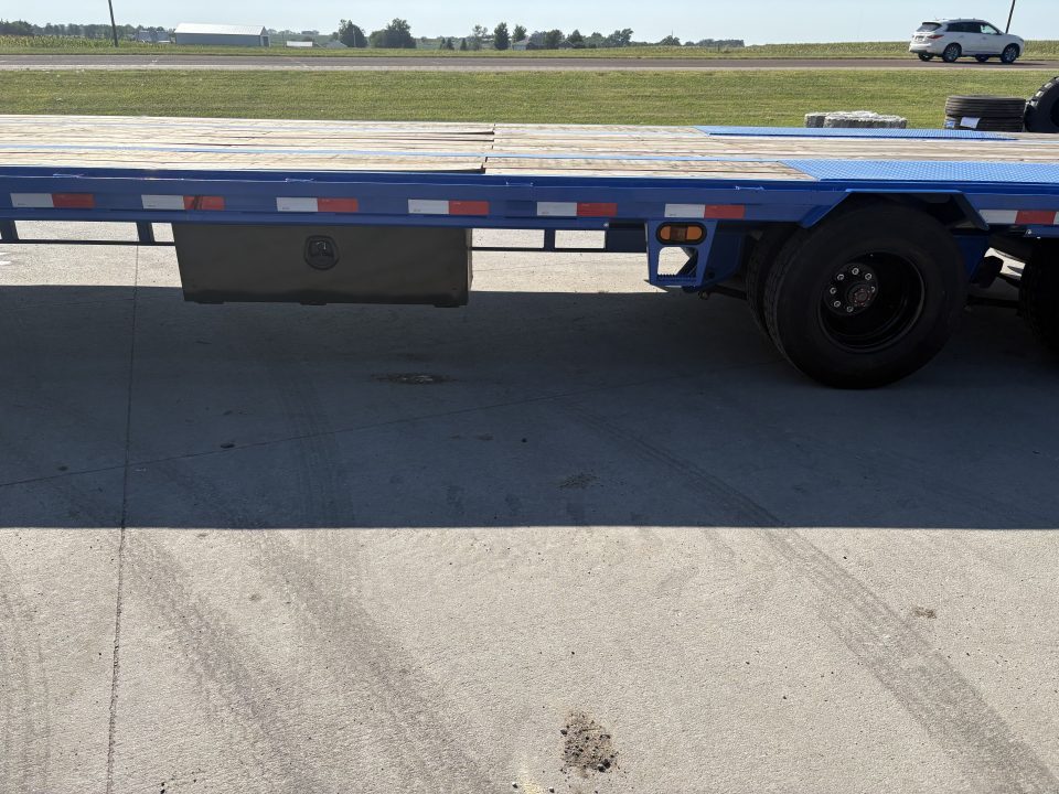 New 2026 Buckshot MFG Bolt 40R Deckover Trailer